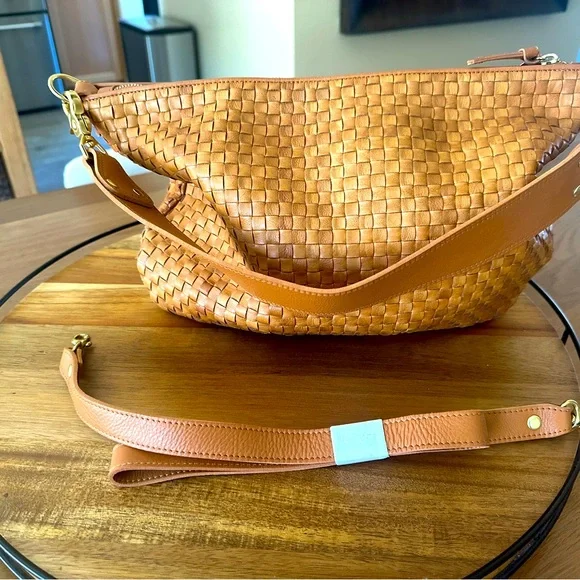 Moyen Messenger Natural Woven Checker Handbag - Picture 9 of 13